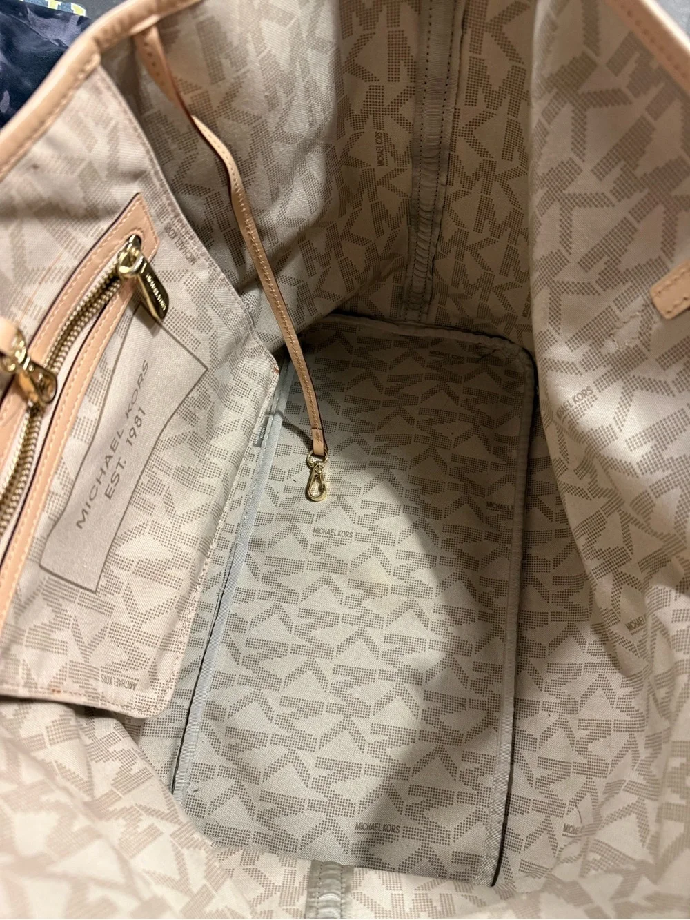 Michael Kors Jet Set Travel Tote - Picture 3 of 3